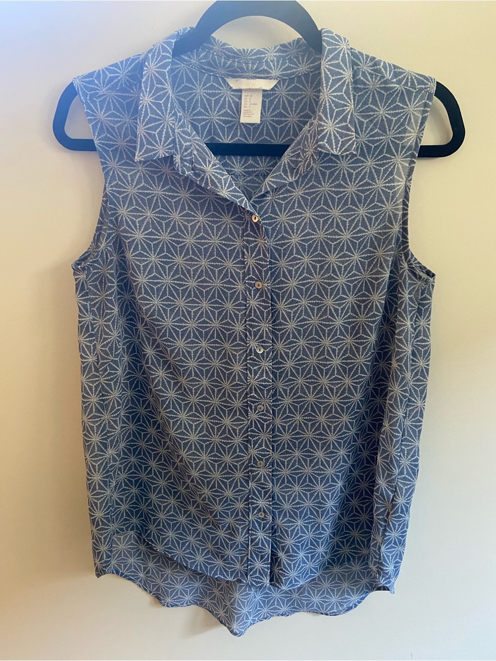 H&M Blue Geometric Sleeveless Button-Up Blouse